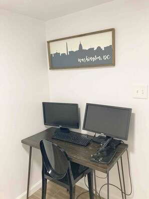 4 Schlafzimmer, Schreibtisch, Bügeleisen/Bügelbrett, kostenloses WLAN