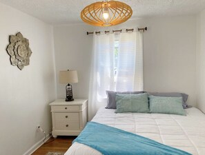 4 bedrooms, desk, iron/ironing board, free WiFi