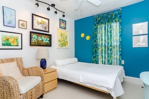 4 bedrooms, iron/ironing board, WiFi, bed sheets