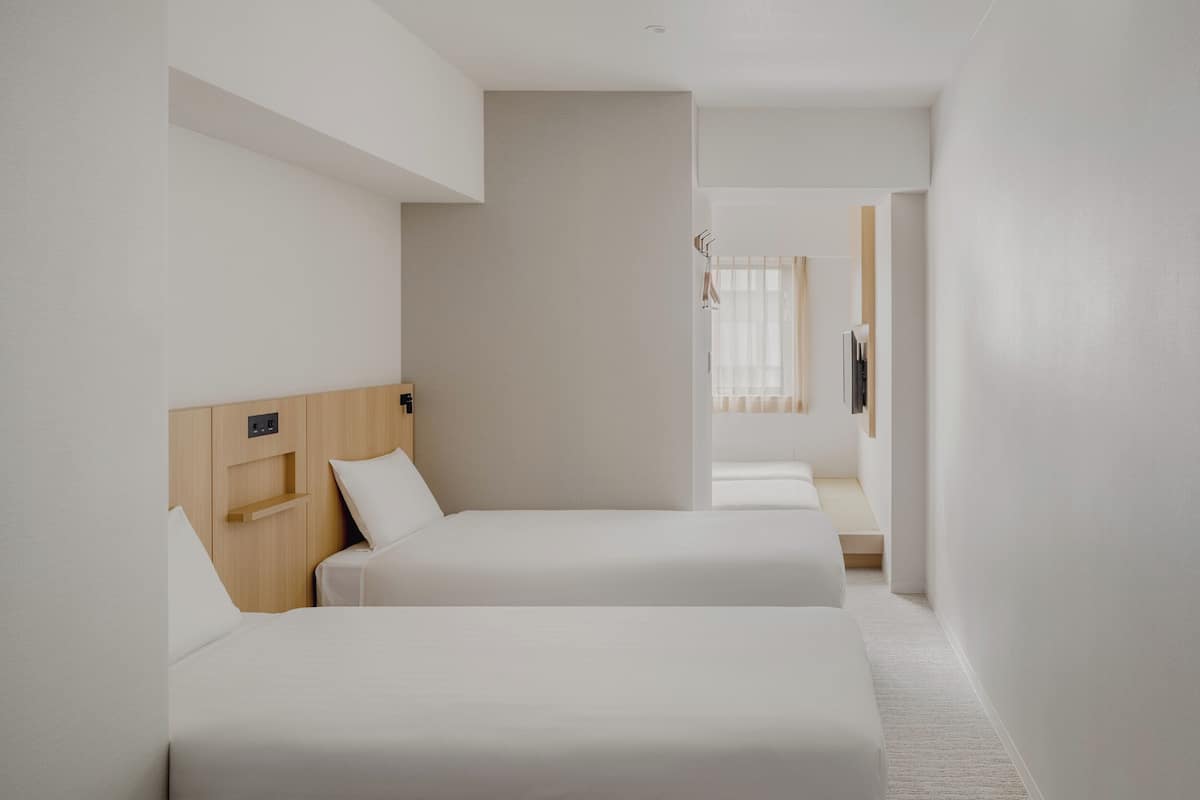 Family Room, Non Smoking | Free WiFi, bed sheets