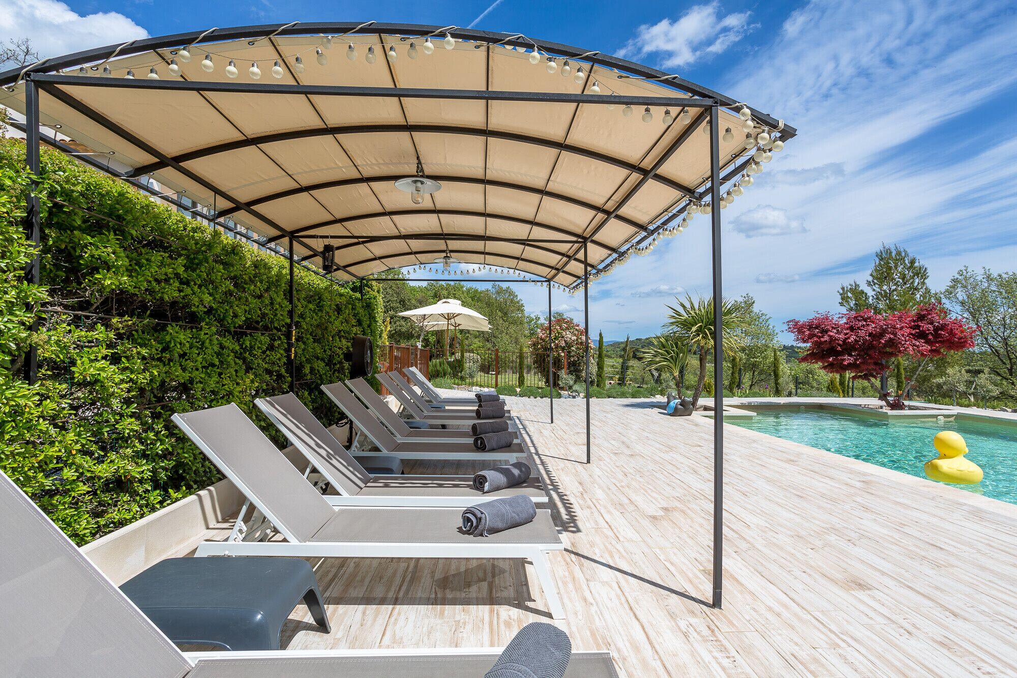 Een verwarmd zwembad