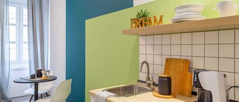 Fridge, stovetop, coffee/tea maker, electric kettle