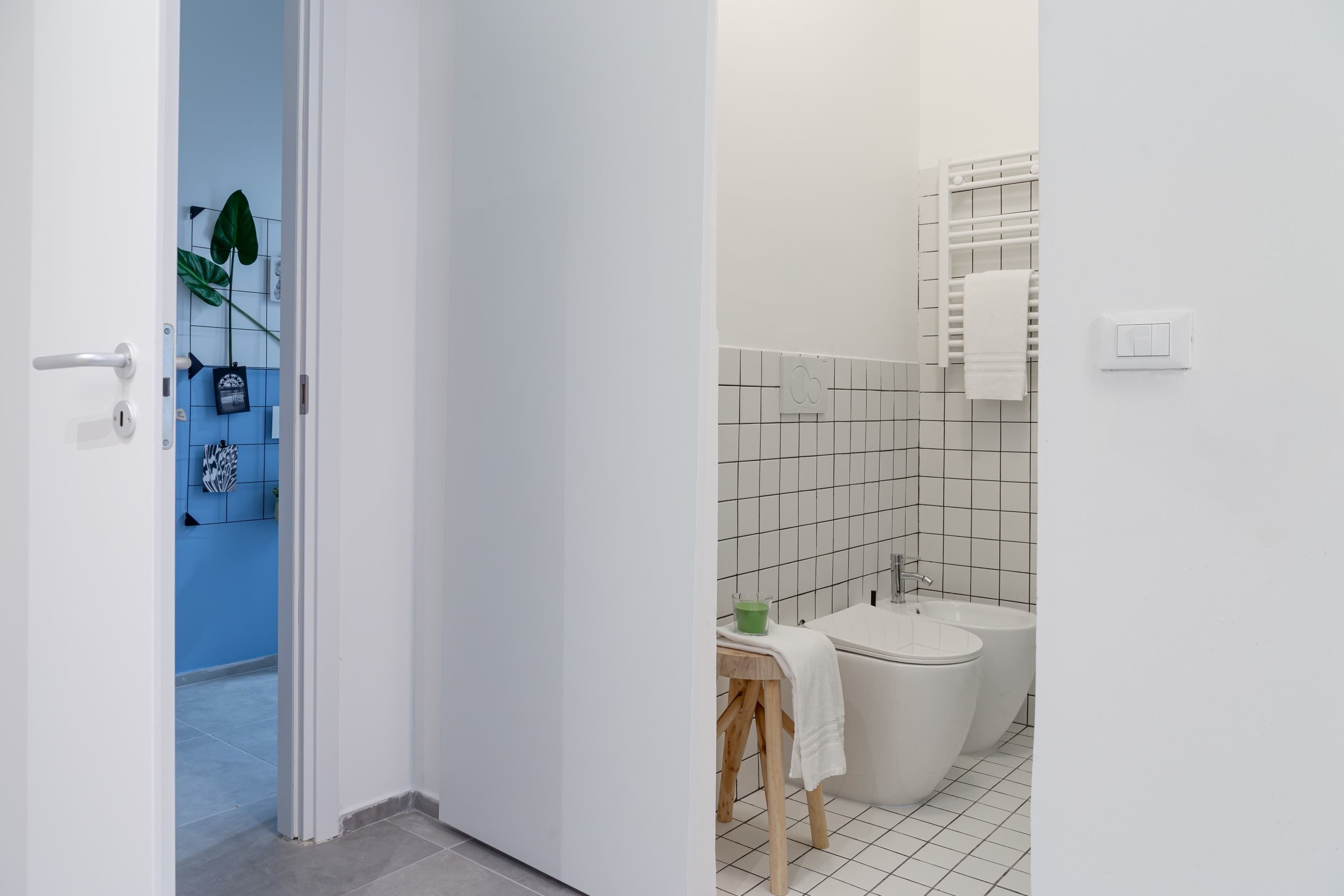Dusche, Haartrockner, Handtücher, Shampoo