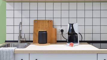 Cooktop, talheres/pratos/utensílios de cozinha