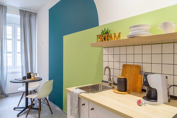 Herdplatte, Kochgeschirr/Geschirr/Besteck