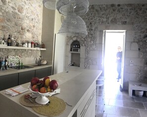 冰箱、微波炉、烤箱、炉灶