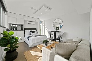 1 habitación, tabla de planchar con plancha, wifi y ropa de cama