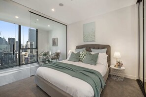 2 habitaciones, tabla de planchar con plancha, wifi y ropa de cama 