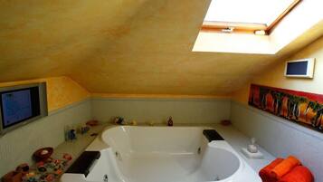 Asciugacapelli, asciugamani, sapone, carta igienica