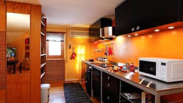 Microonde, forno, piano cottura, lavastoviglie