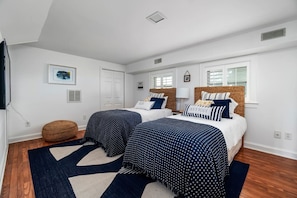 5 bedrooms, desk, iron/ironing board, free WiFi