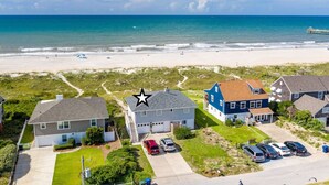 A coastal residential area with houses, a beach, and a pier. - Classic Oceanfront Beach Cottage by Oceanana Pier (Atlantic Beach)