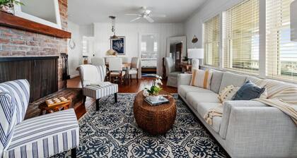 Classic Oceanfront Beach Cottage by Oceanana Pier