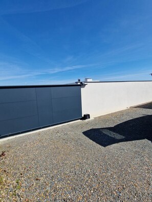 Property grounds - Villa 10/12 p. SWIMMING POOL, SPA & SAUNA 2 kms from beach, marshes, forests (Saint Vincent sur Jard)