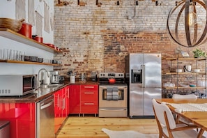 Fridge, microwave, oven, stovetop - Upscale Gorgeous Home | CLOSE to Downtown! (Chattanooga)