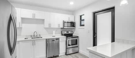 Cookware/dishes/utensils