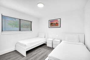2 bedrooms, iron/ironing board, WiFi