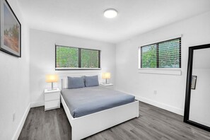 2 bedrooms, iron/ironing board, WiFi