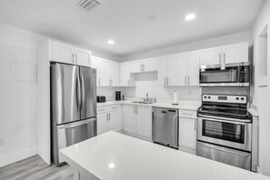 Cookware/dishes/utensils