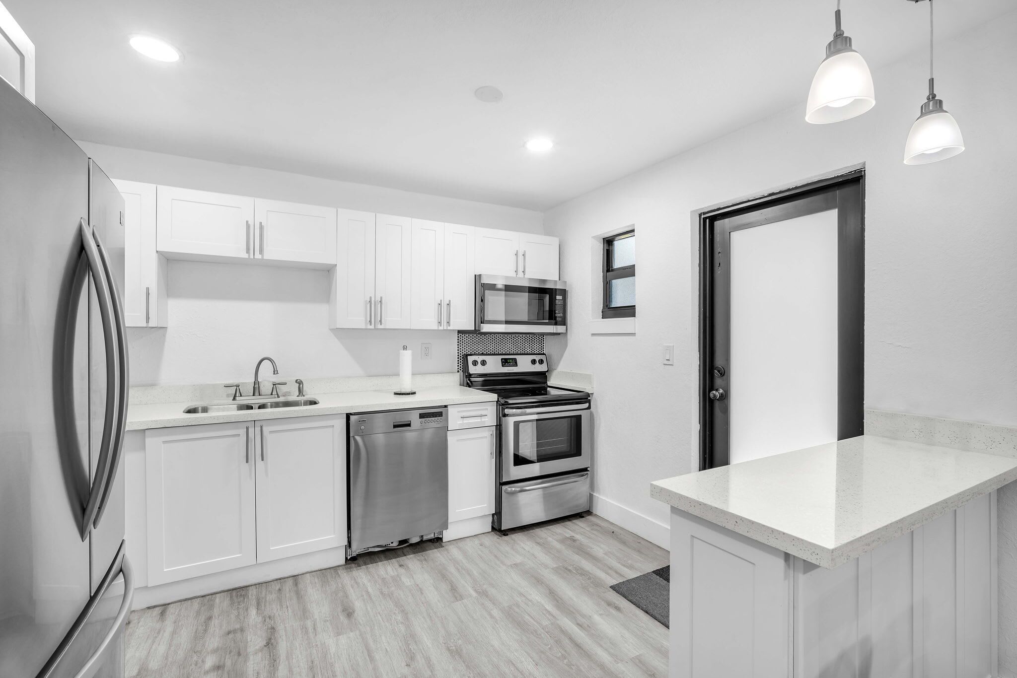 Batterie de cuisine, vaisselle et ustensiles