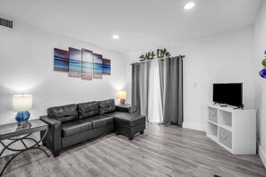 TV - West Brickell #1 2BR | Close to Brickell & Wynwood (Miami)