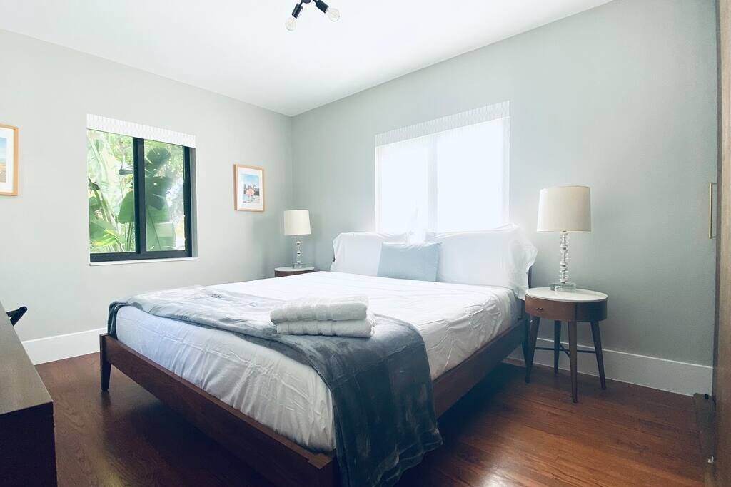 Lush Tropical Villa - 3/2 with Pool and Renovated