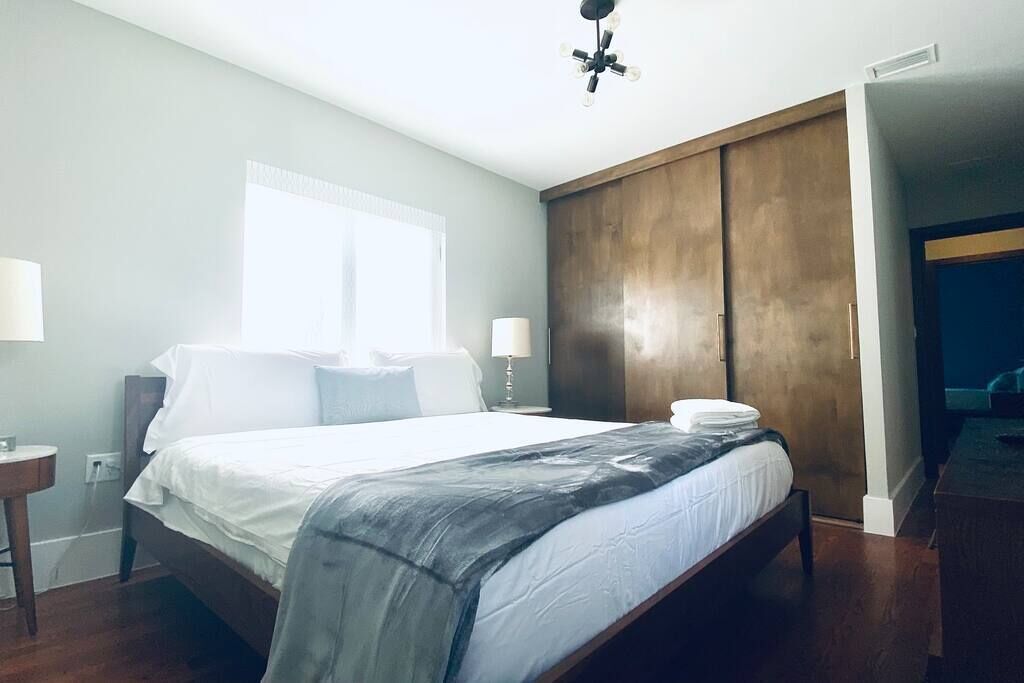 Lush Tropical Villa - 3/2 with Pool and Renovated