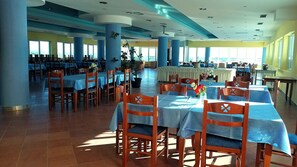 Dining - Comfortable room by the swimming pool (Opština Ulcinj)