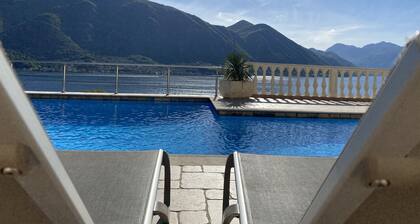 Penthouse with spectacular view - pool and free parking