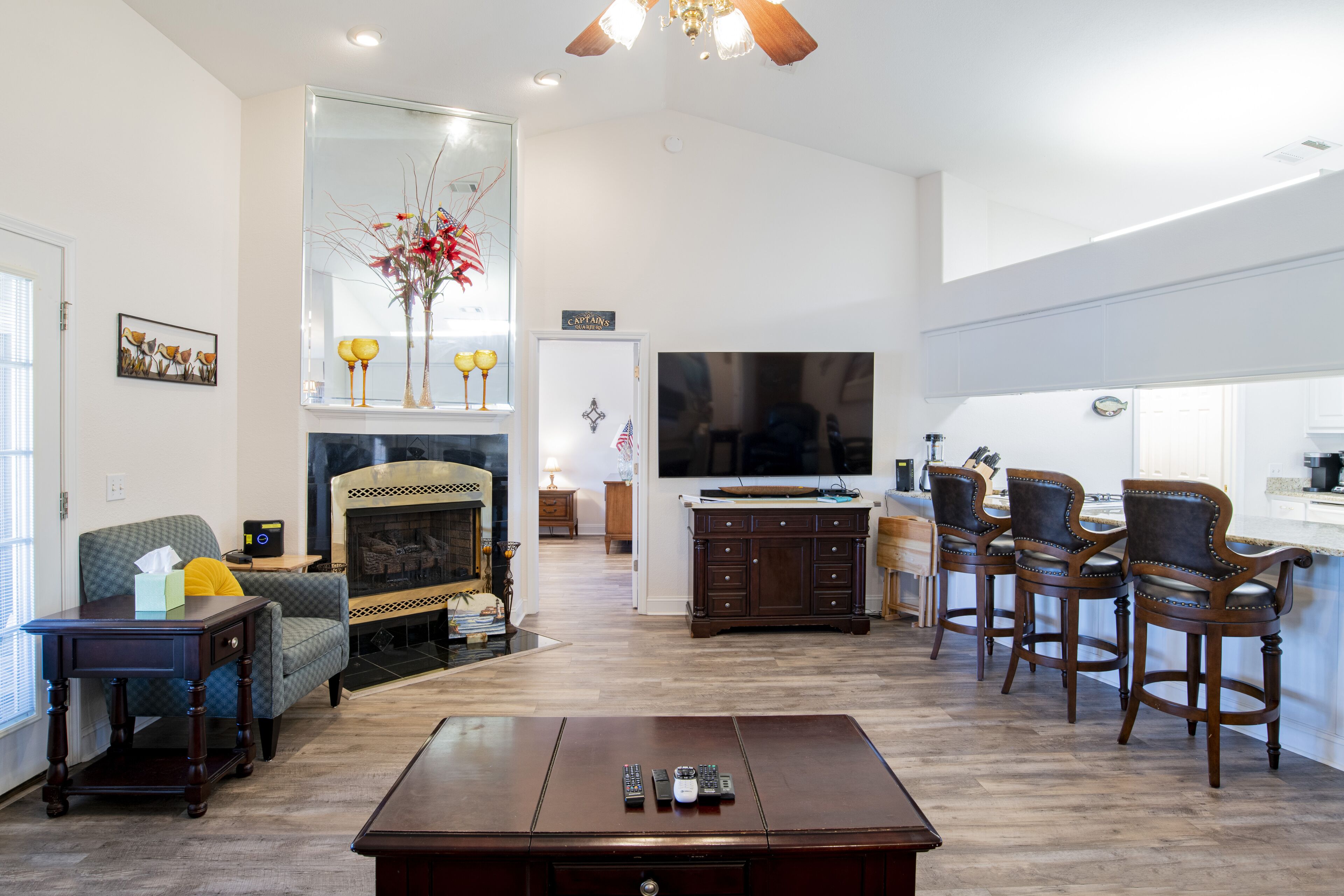 Pirate Cove, Perfect Waterfront Fun, Boat Dock, Fire Pit, Kayaks, Fishing, Covered deck, Fireplace