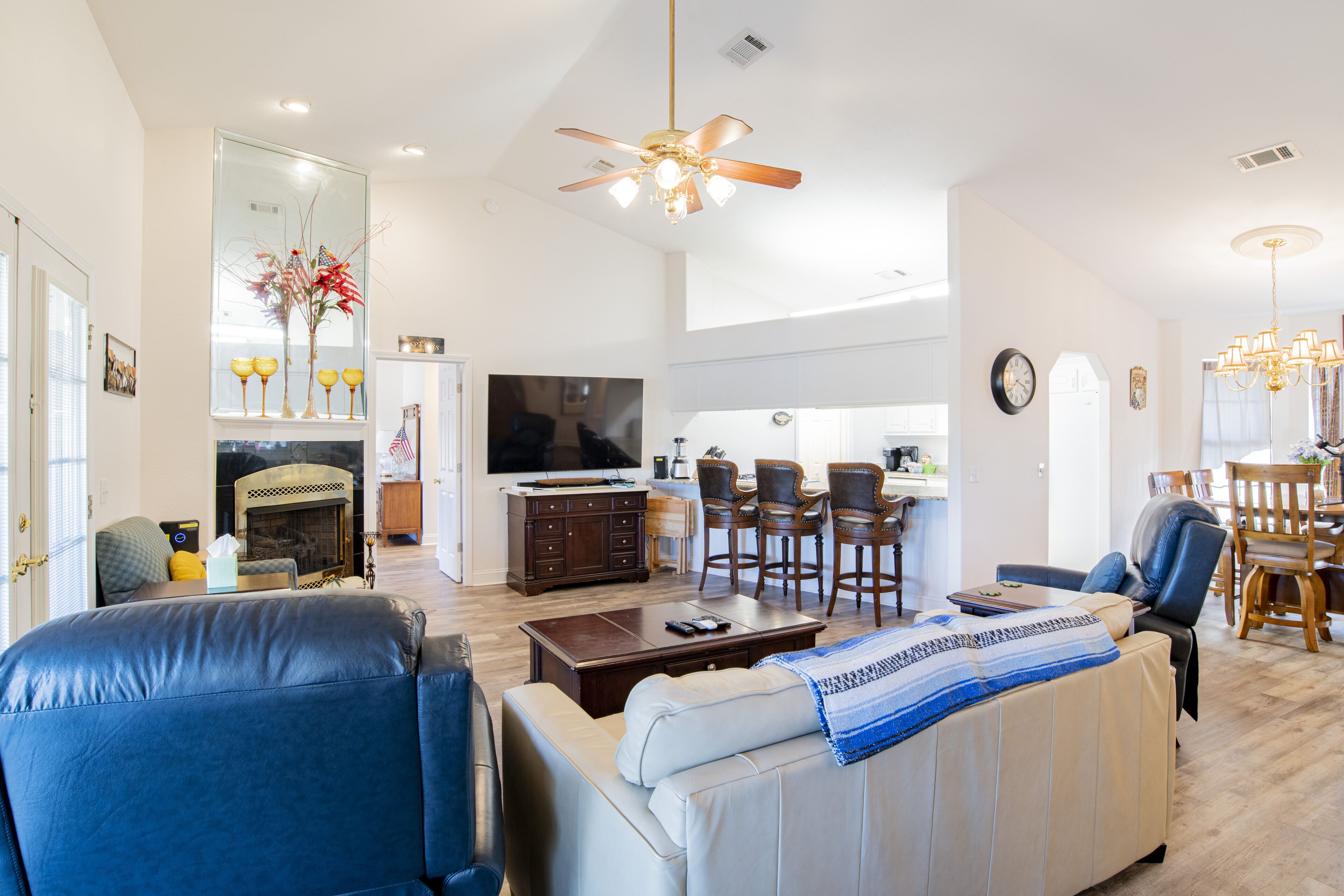 Pirate Cove, Perfect Waterfront Fun, Boat Dock, Fire Pit, Kayaks, Fishing, Covered deck, Fireplace