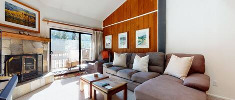 Huoneisto, 1 makuuhuone | Oleskelualue | Televisio, takka, stereot