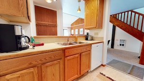 Condo, 1 Bedroom | Private kitchen