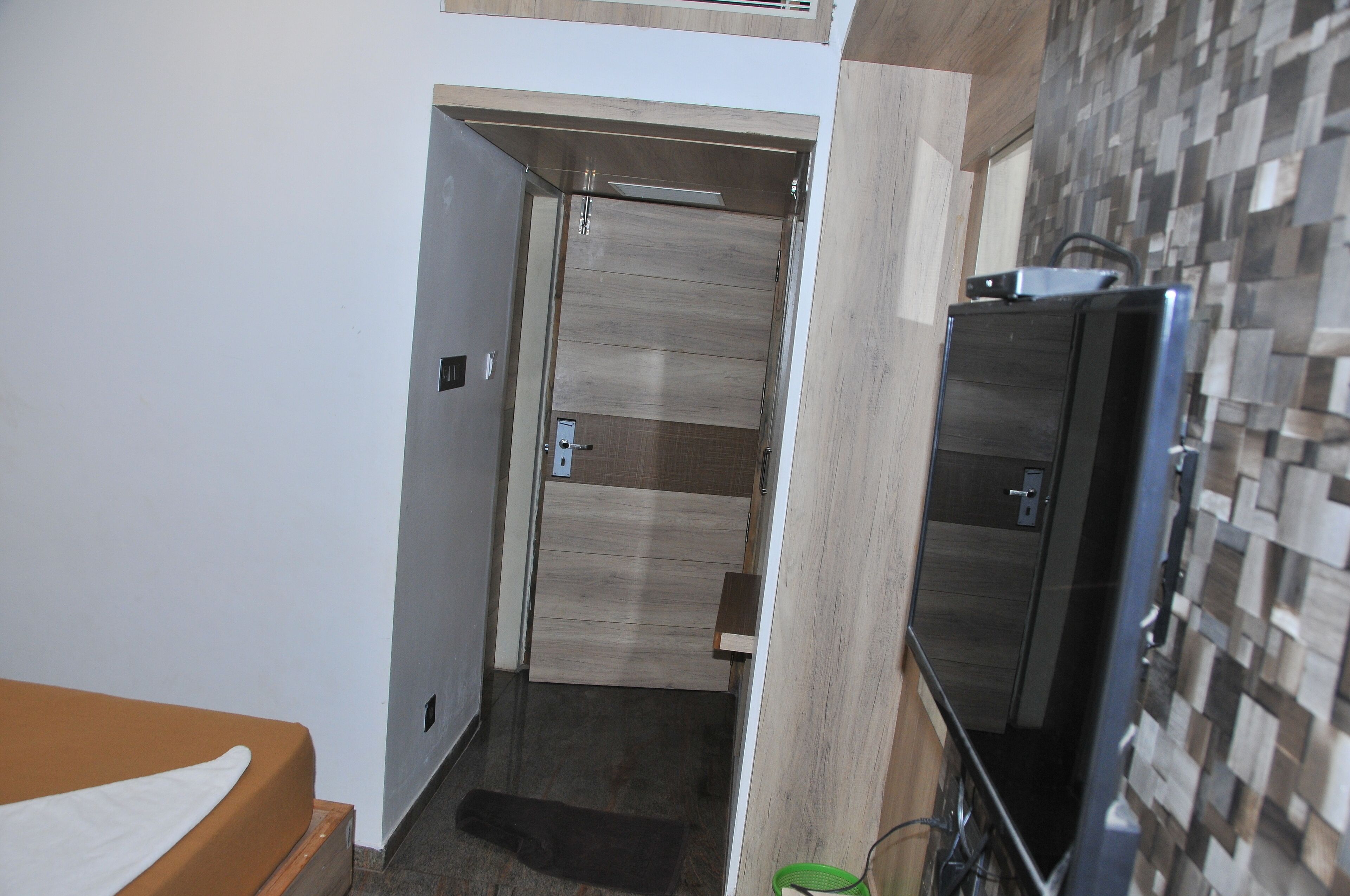 premium double room | desk, bed sheets