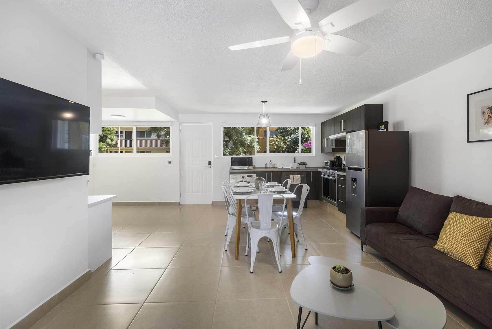 Fernseher, Stereoanlage, Arbeitsbereiche