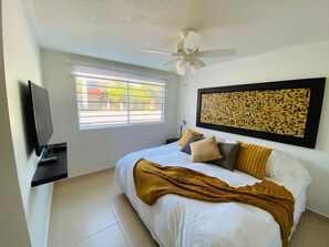 1 slaapkamer, een strijkplank/strijkijzer, wifi, beddengoed