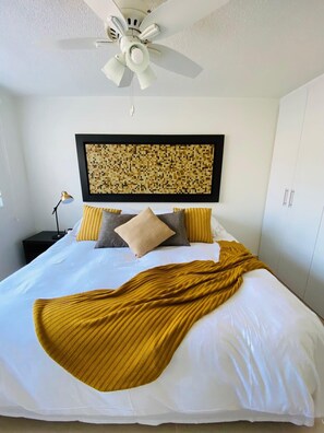 1 habitación, tabla de planchar con plancha, wifi y ropa de cama 