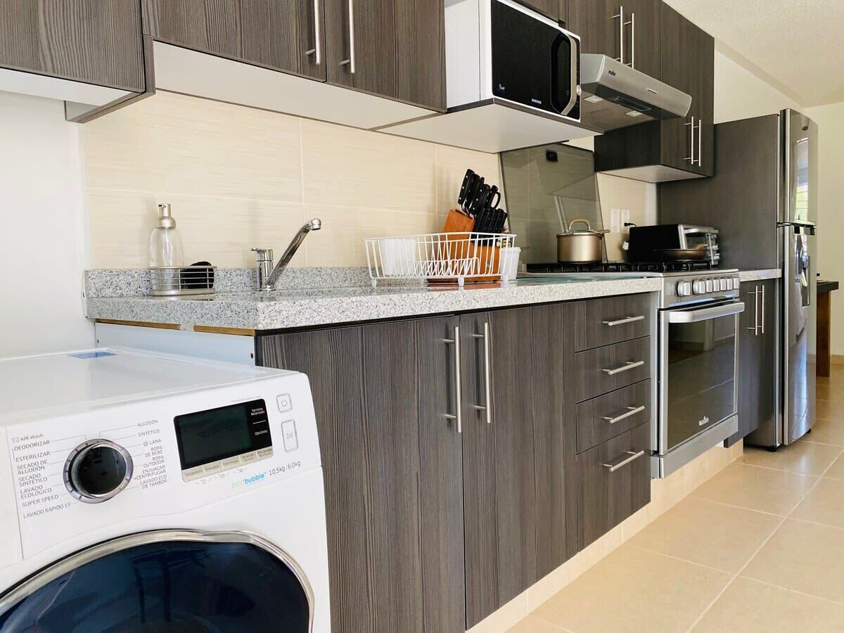 Fridge, microwave, oven, stovetop