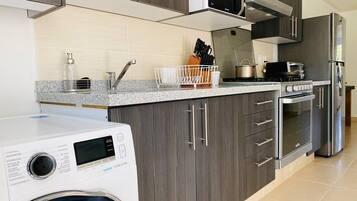 Fridge, microwave, oven, stovetop