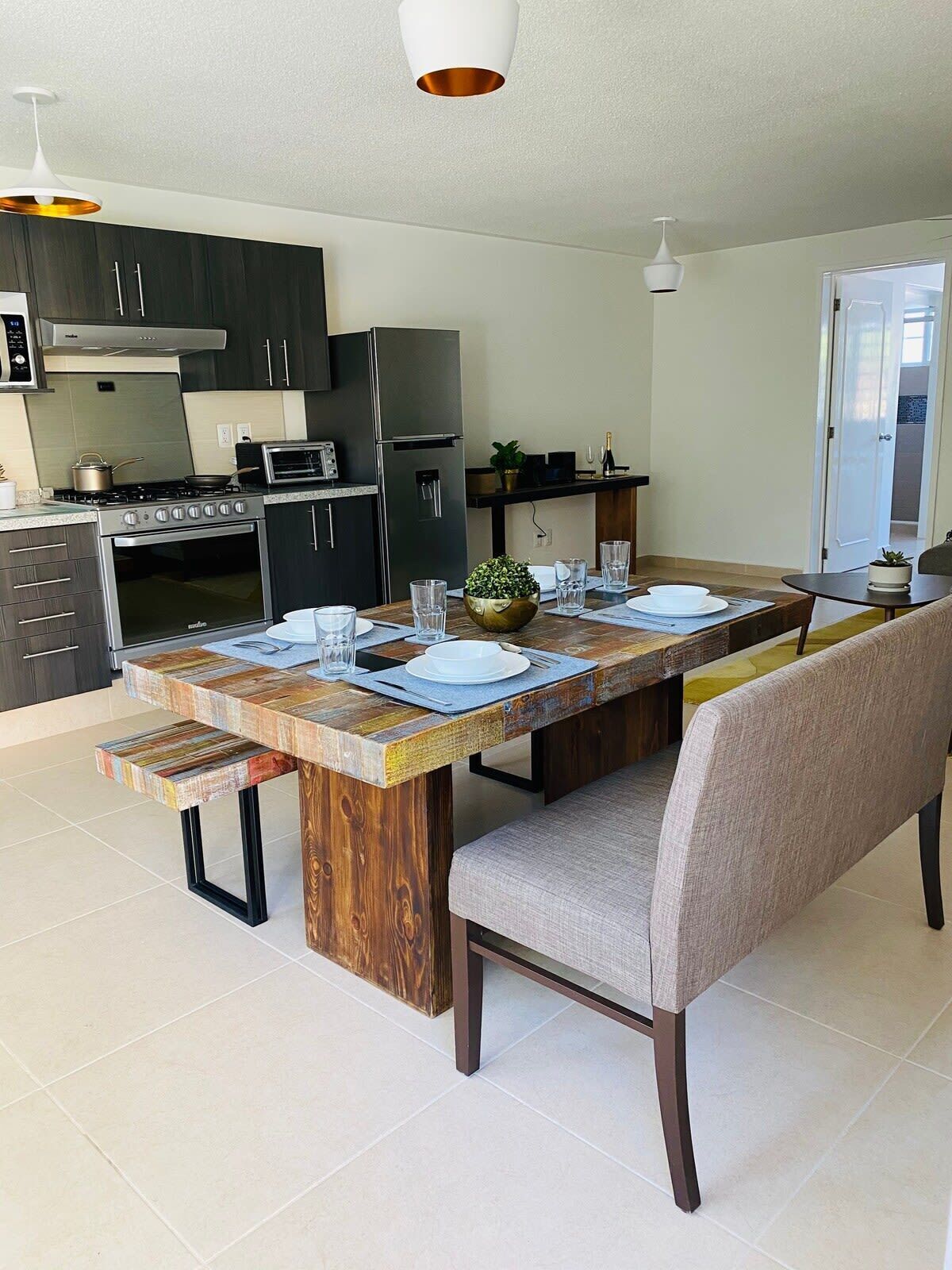 Kühlschrank, Mikrowelle, Ofen, Herdplatte