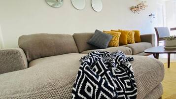 TV, Netflix, serviços de streaming, aparelho de som