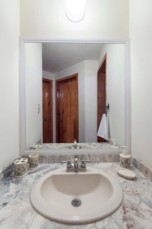 Shower, towels - +MS +Espectacular Suite +Alberca Áreas Verdes +13A (Santiago de Querétaro)