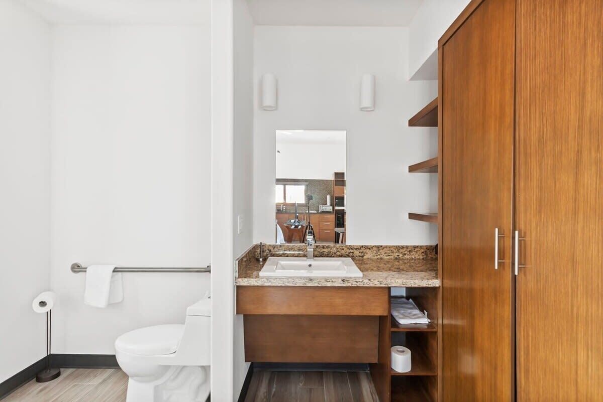 Shower, towels