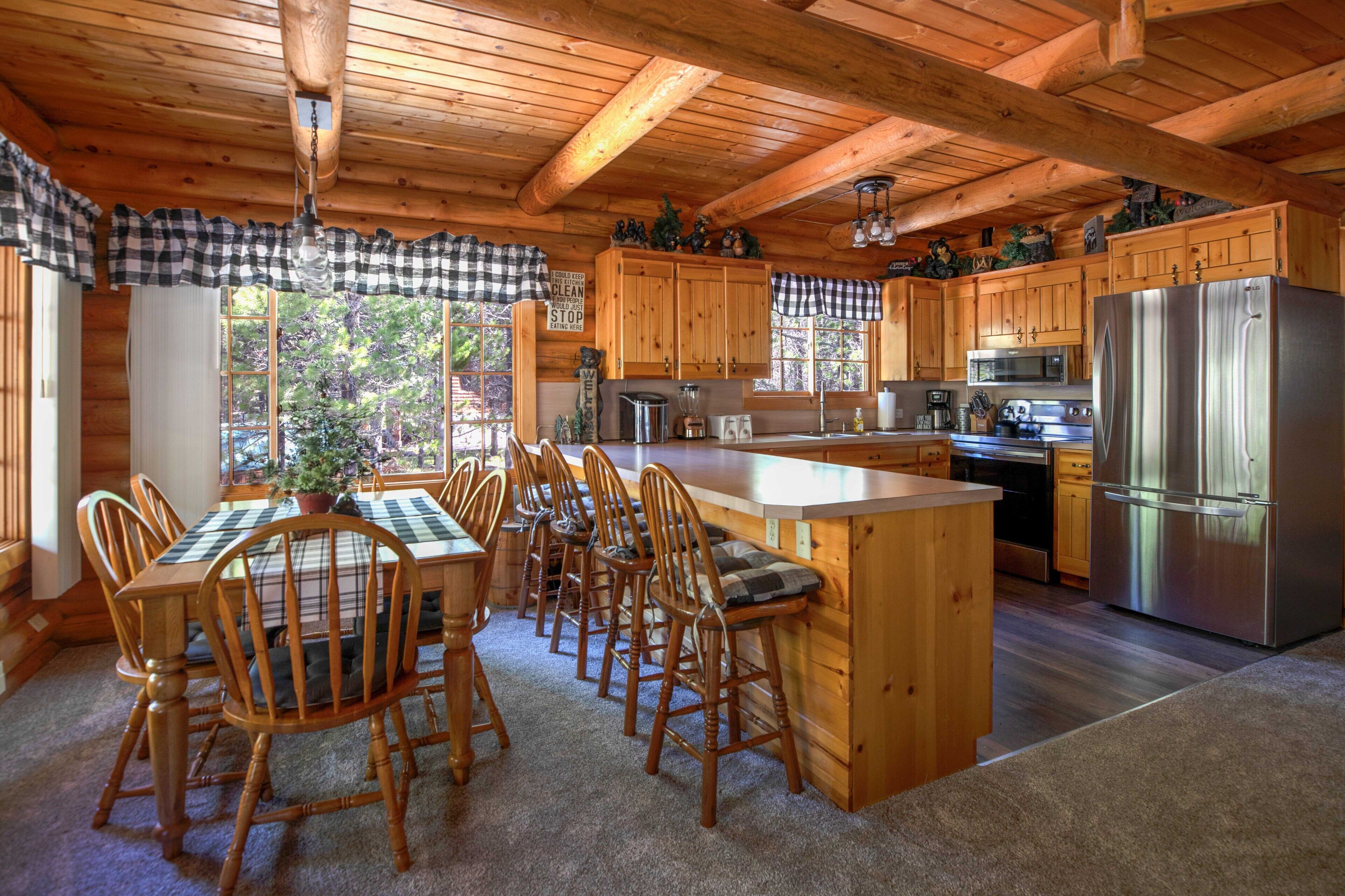 KABINO: Hot Tub Large Driveway PS4 Dog Friendly Fire Pit Fireplace