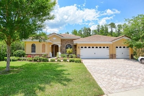 Talo, 4 makuuhuonetta | Ulkopuoli