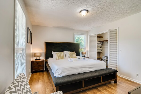 3 bedrooms, desk, iron/ironing board, WiFi