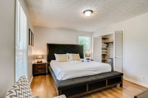 Nashville Retreat | Fire Pit/BBQ/WIFI (F1)