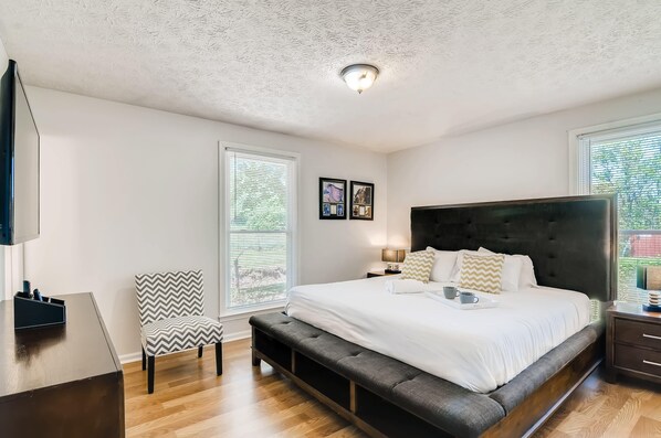 3 bedrooms, desk, iron/ironing board, travel cot