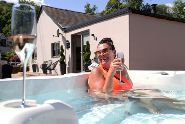 مغطس سبا خارجي