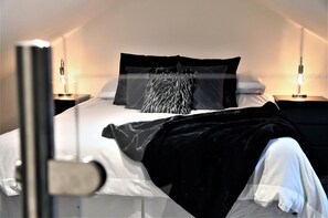 2 habitaciones, tabla de planchar con plancha y cuna de viaje